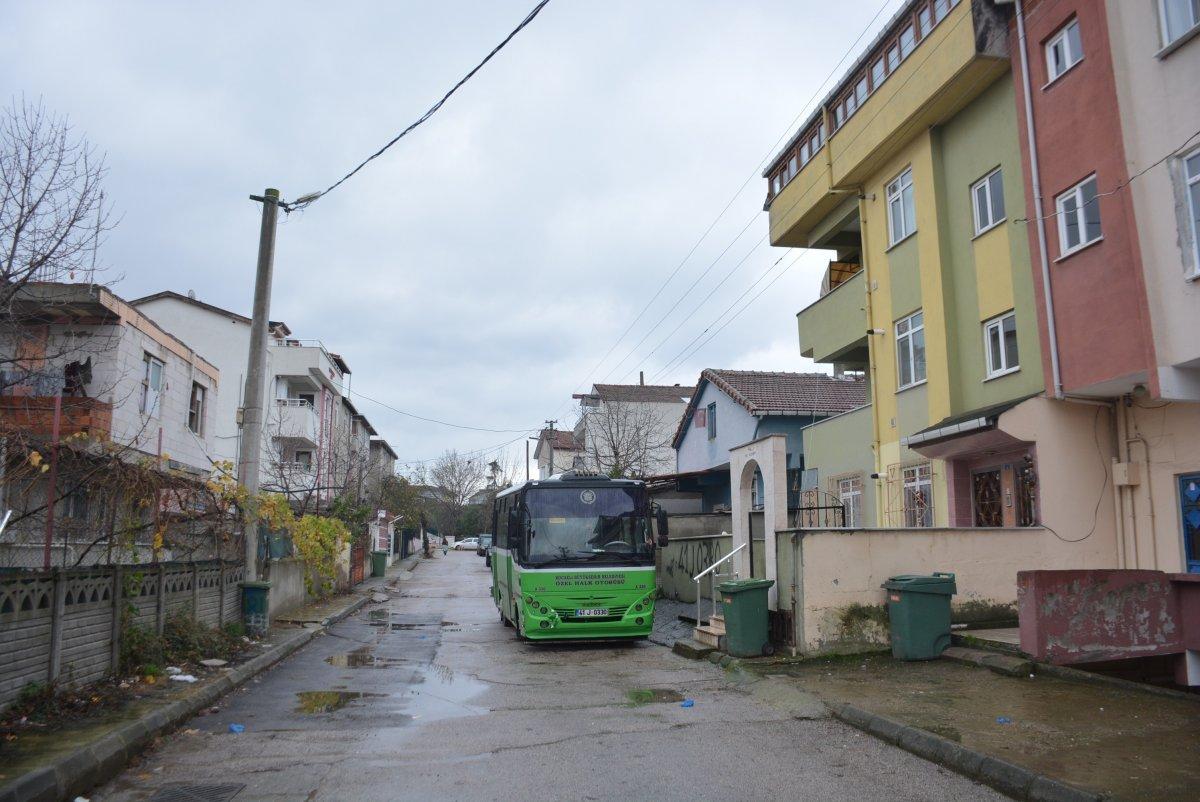 Afyonkarahisar'da servisten inen liseli kıza araç çarptı