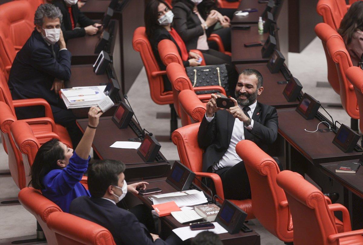 TBMM'de Fuat Oktay konuşurken hoparlörden müzik açan TİP milletvekili Sera Kadıgil'e ceza