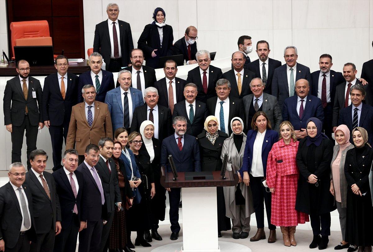 Hazine ve Maliye Bakanlığı bütçe görüşmesinin ardından vekillerin hatıra pozu