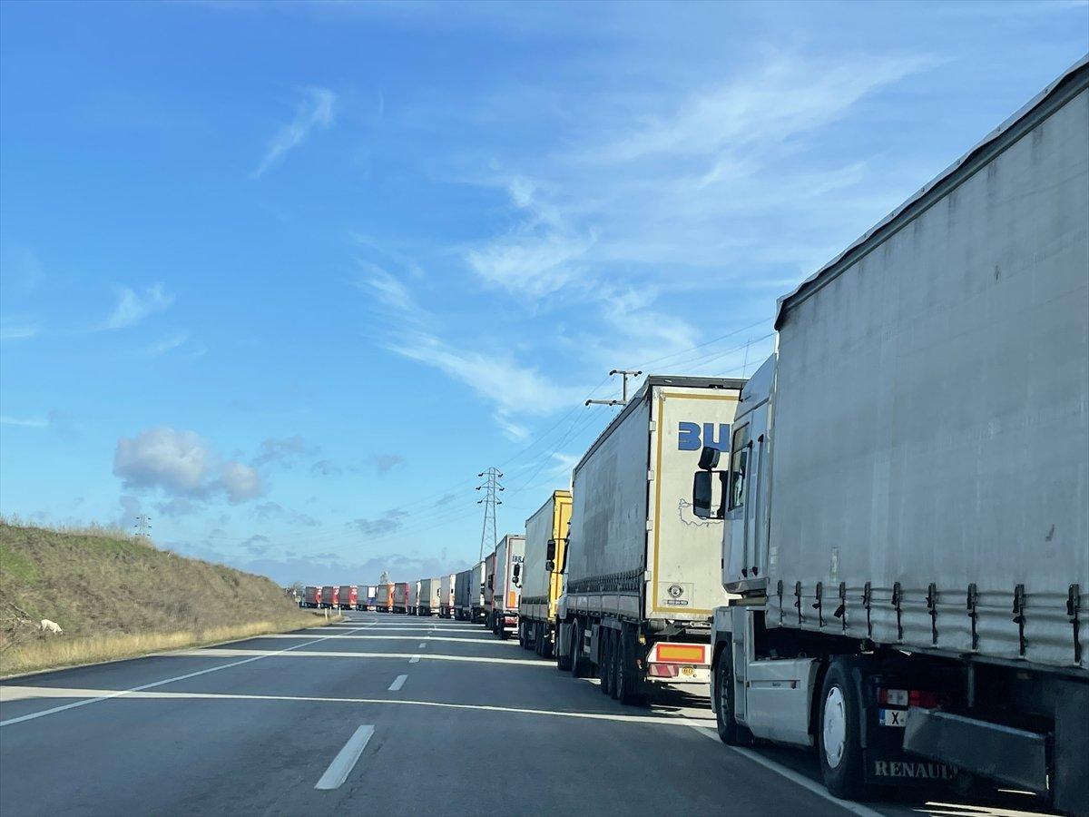 Hamzabeyli'de 32 kilometrelik tır kuyruğu