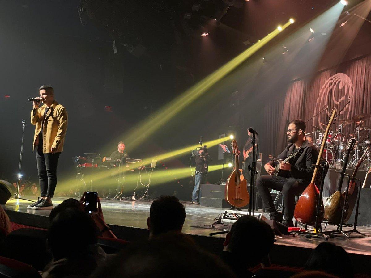 Bilal Sonses Bostancı'daki konserde sevenleriyle buluştu