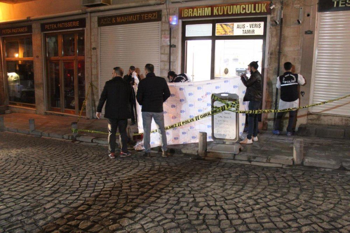 Mardin'de kuyumcuyu öldüren saldırganın hazırlık yaptığı anlar