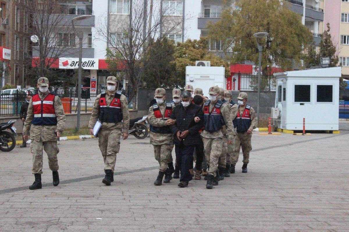 Kilis’te, 57 kaçak göçmen ile 4 organizatör yakalandı