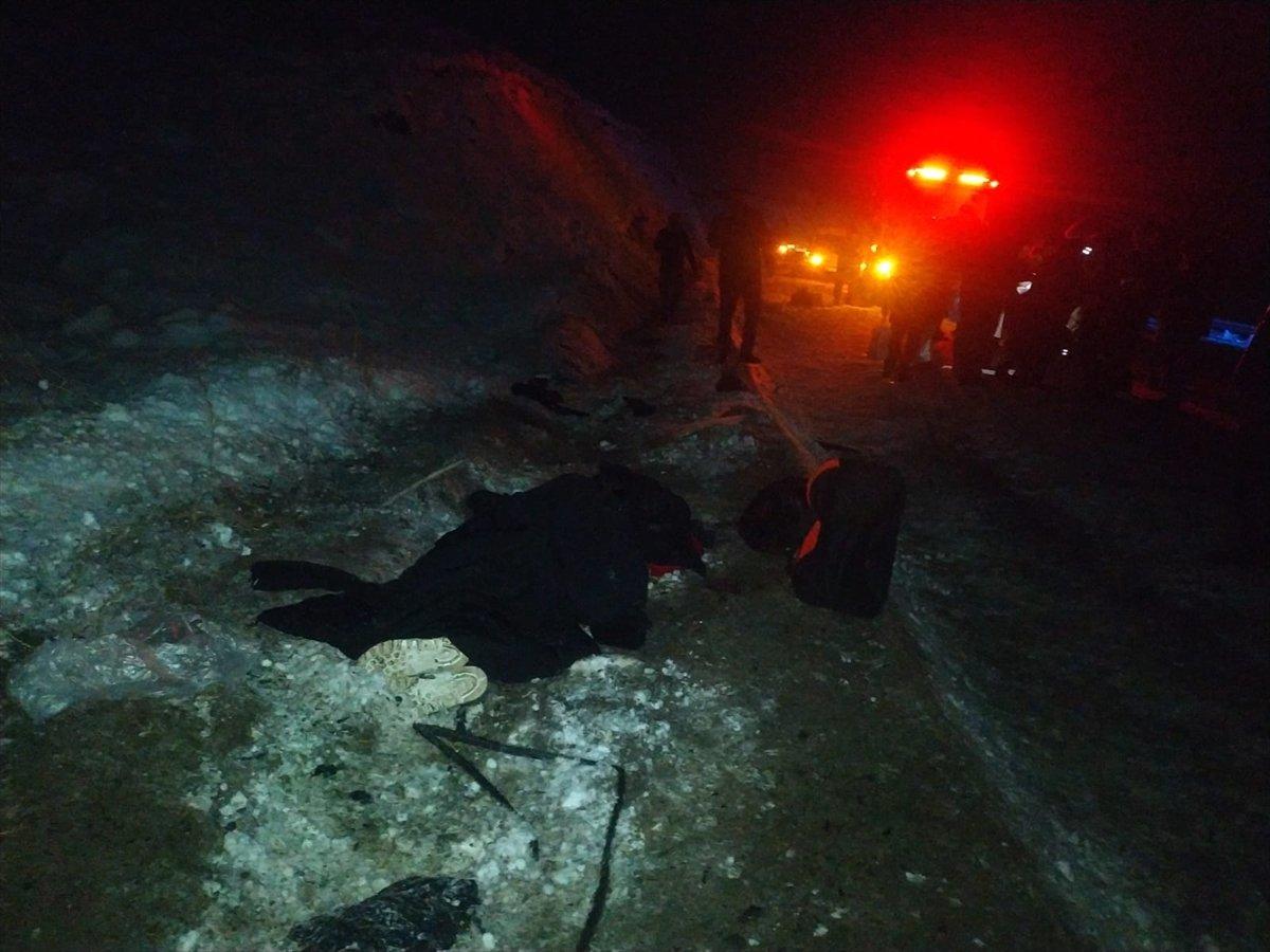 Kars'ta yolcu otobüsü kaza yaptı: Çok sayıda ölü var