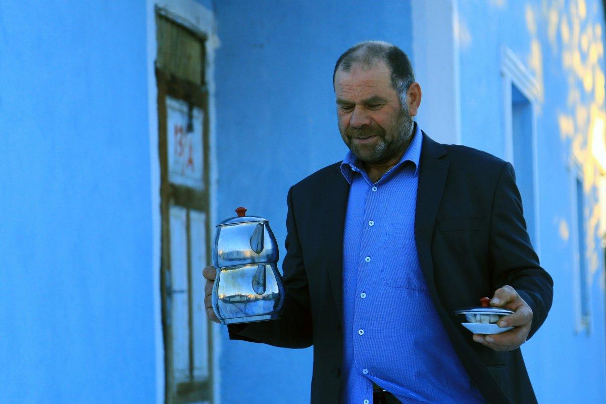 Gümüşhane'de çay içmeye doyamayan adam görenleri şaşırtıyor