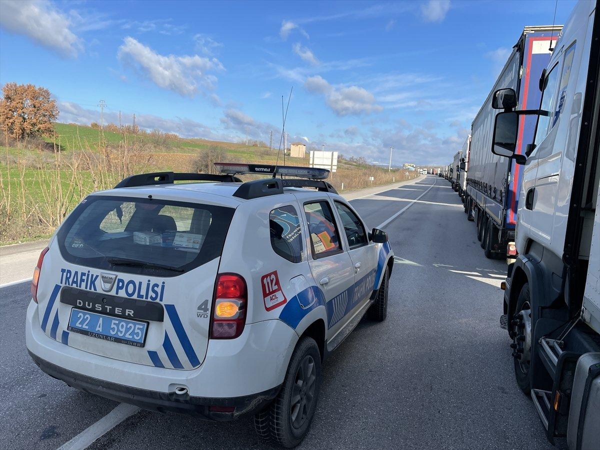 Hamzabeyli'de 32 kilometrelik tır kuyruğu