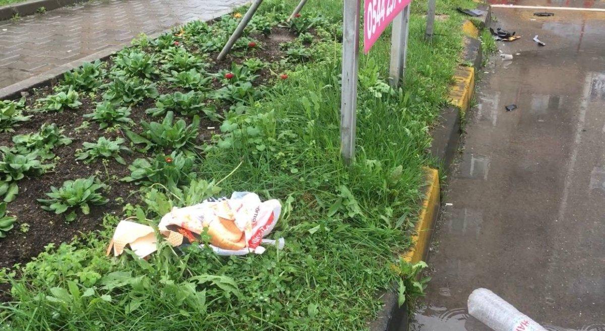 Zonguldak’ta yemek siparişi götüren kurye, minibüsün altında kaldı