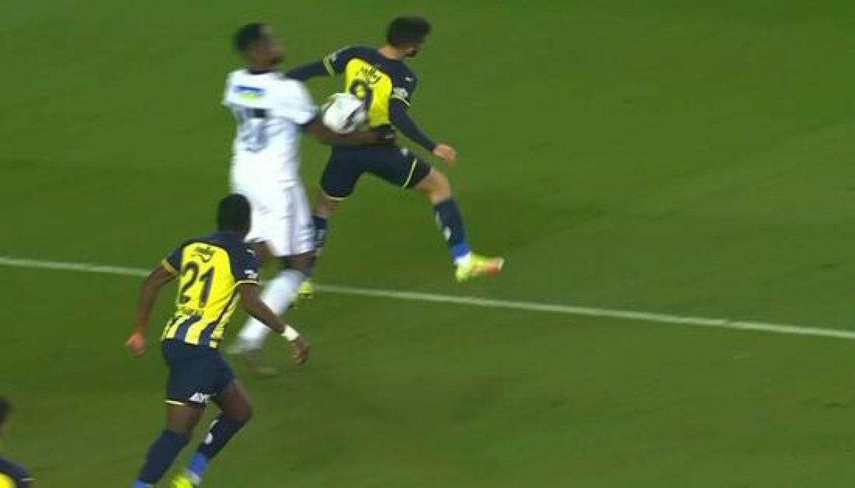 Fenerbahçe - Beşiktaş derbisinde tartışmalı penaltı kararı