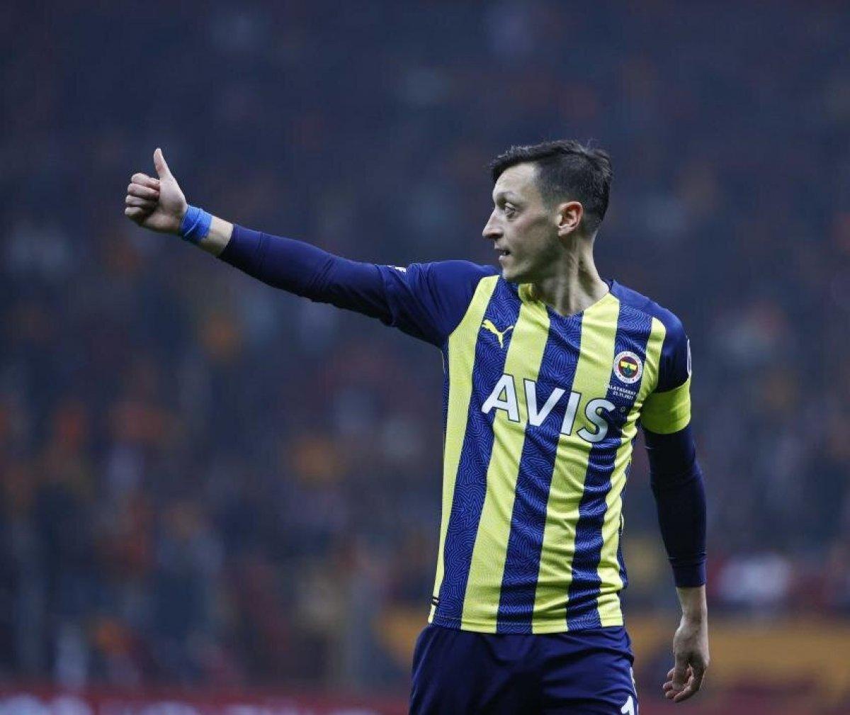 Mesut Özil: Beşiktaş'ı yeneceğiz