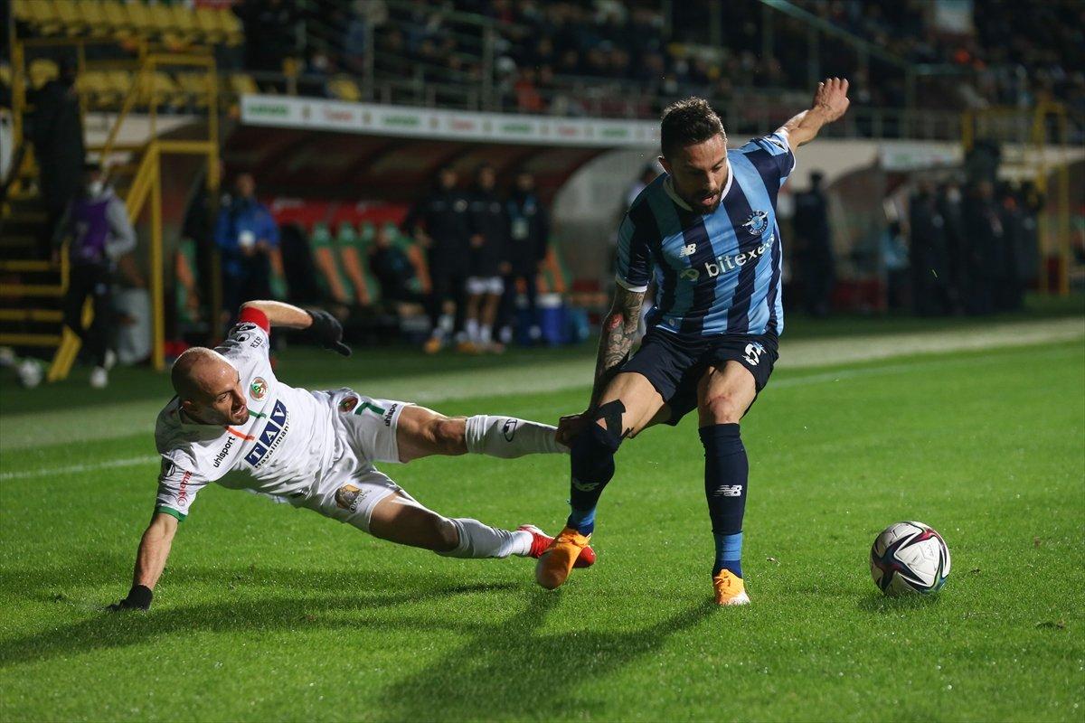 Akdeniz derbisinin galibi Adana Demirspor