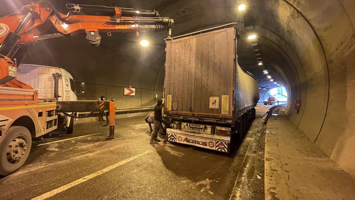 Trabzon'da kapanan sahil yolu ulaşıma açıldı