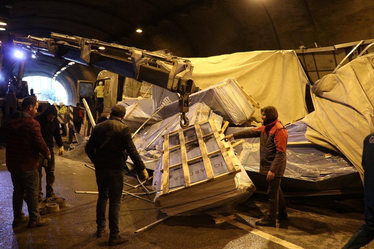 Trabzon'da kapanan sahil yolu ulaşıma açıldı