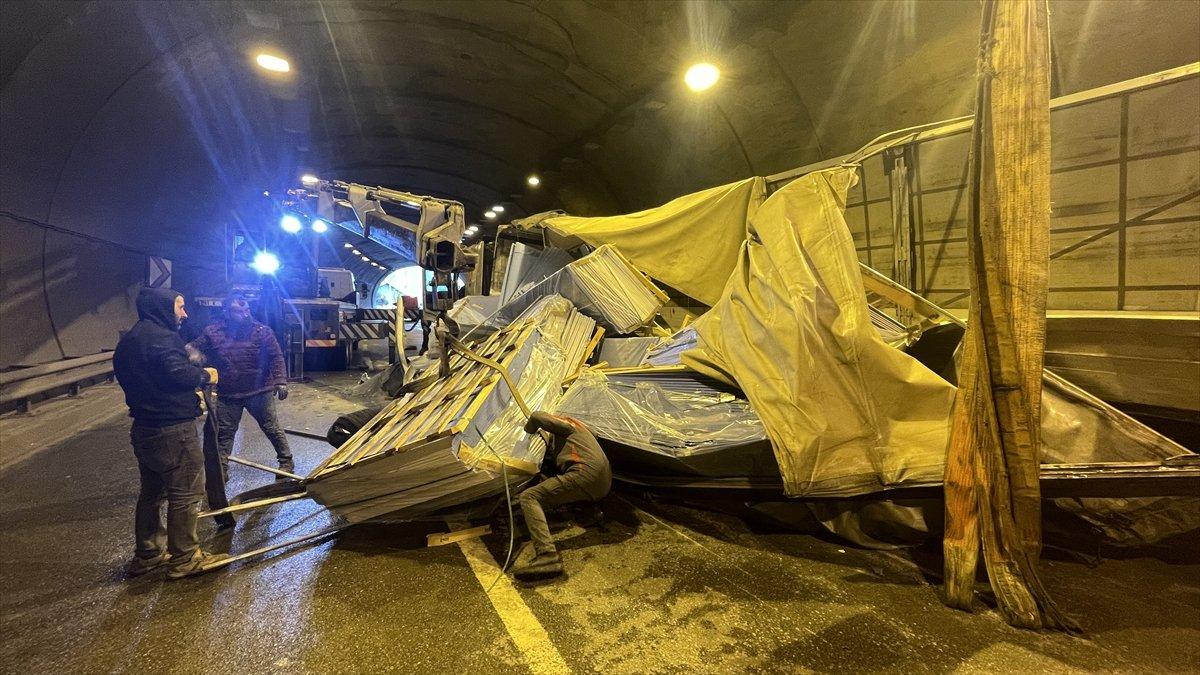 Trabzon'da kapanan sahil yolu ulaşıma açıldı