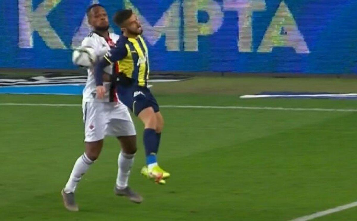 Fenerbahçe - Beşiktaş derbisinde tartışmalı penaltı kararı