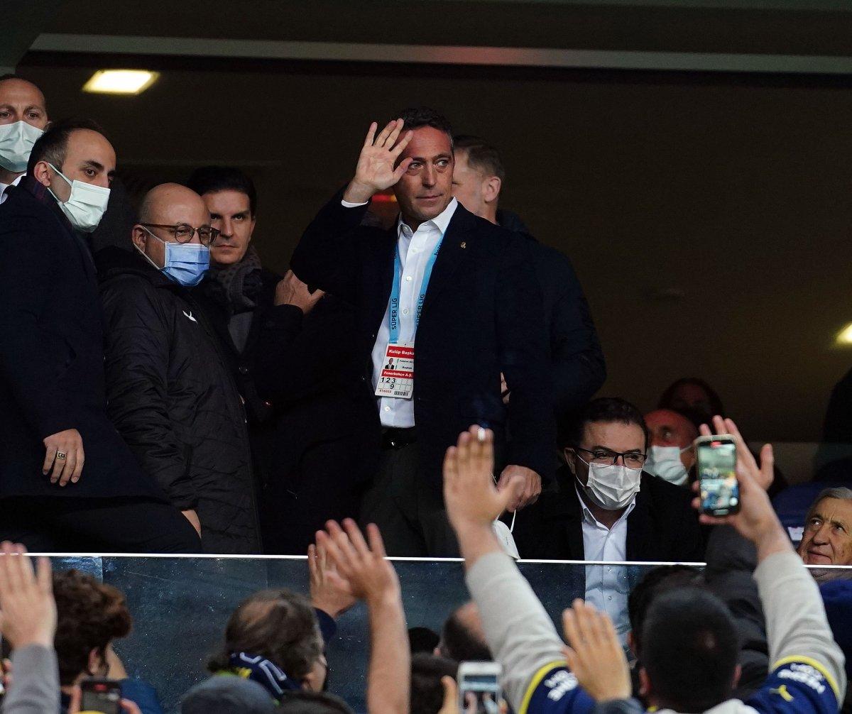 Fenerbahçe taraftarından istifa çağrısı