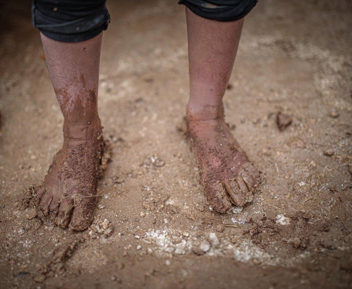 Zorlu şartlarda yaşayan Suriyeli sığınmacılar görüntülendi