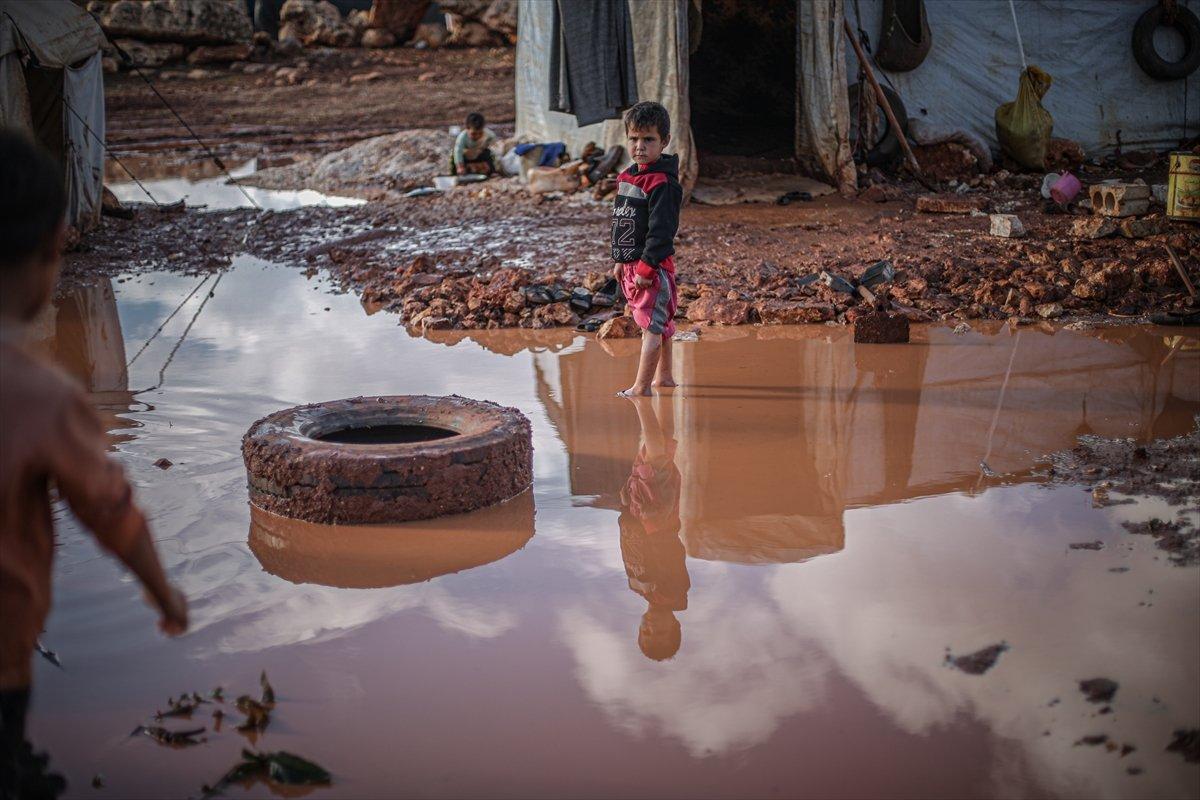 Zorlu şartlarda yaşayan Suriyeli sığınmacılar görüntülendi