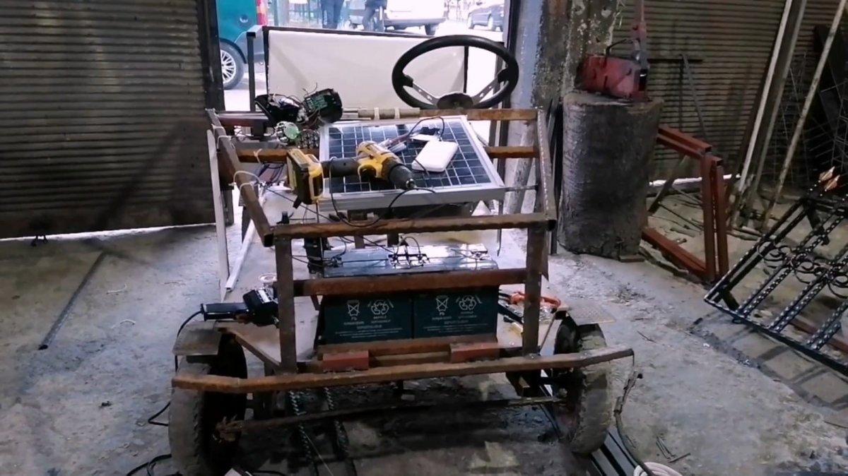 Giresun'da üniversite öğrencileri güneş enerjisi ile çalışan araç üretti