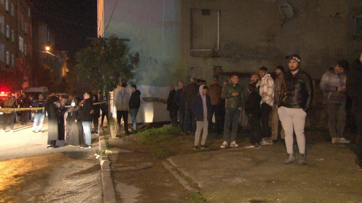 Avcılar’da bir binanın çatısında yangın çıktı