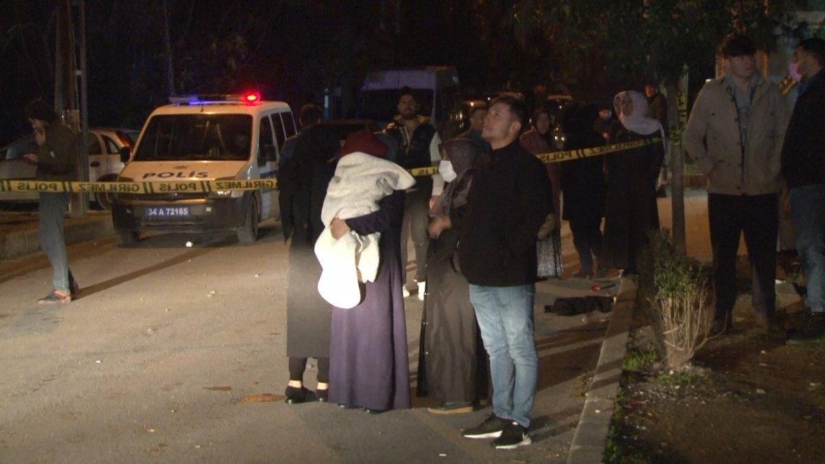 Avcılar’da bir binanın çatısında yangın çıktı