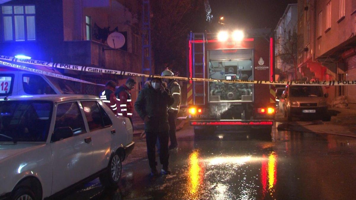 Avcılar’da bir binanın çatısında yangın çıktı