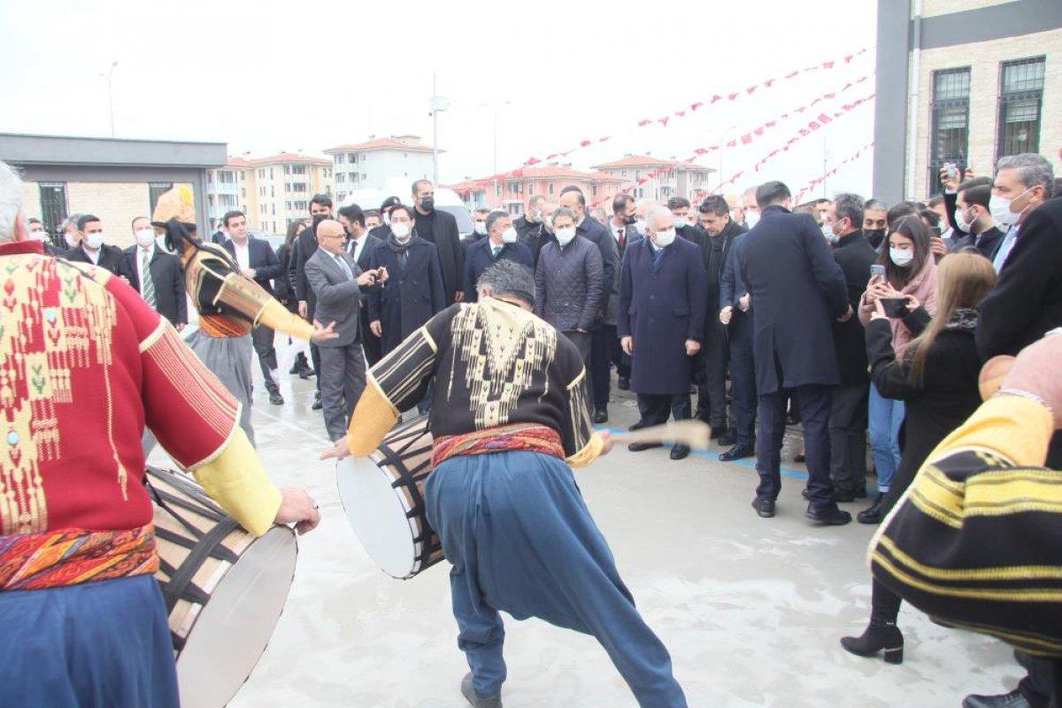 Binali Yıldırım: Kurda dalgalanma var ama böyle gidecek anlamına gelmez
