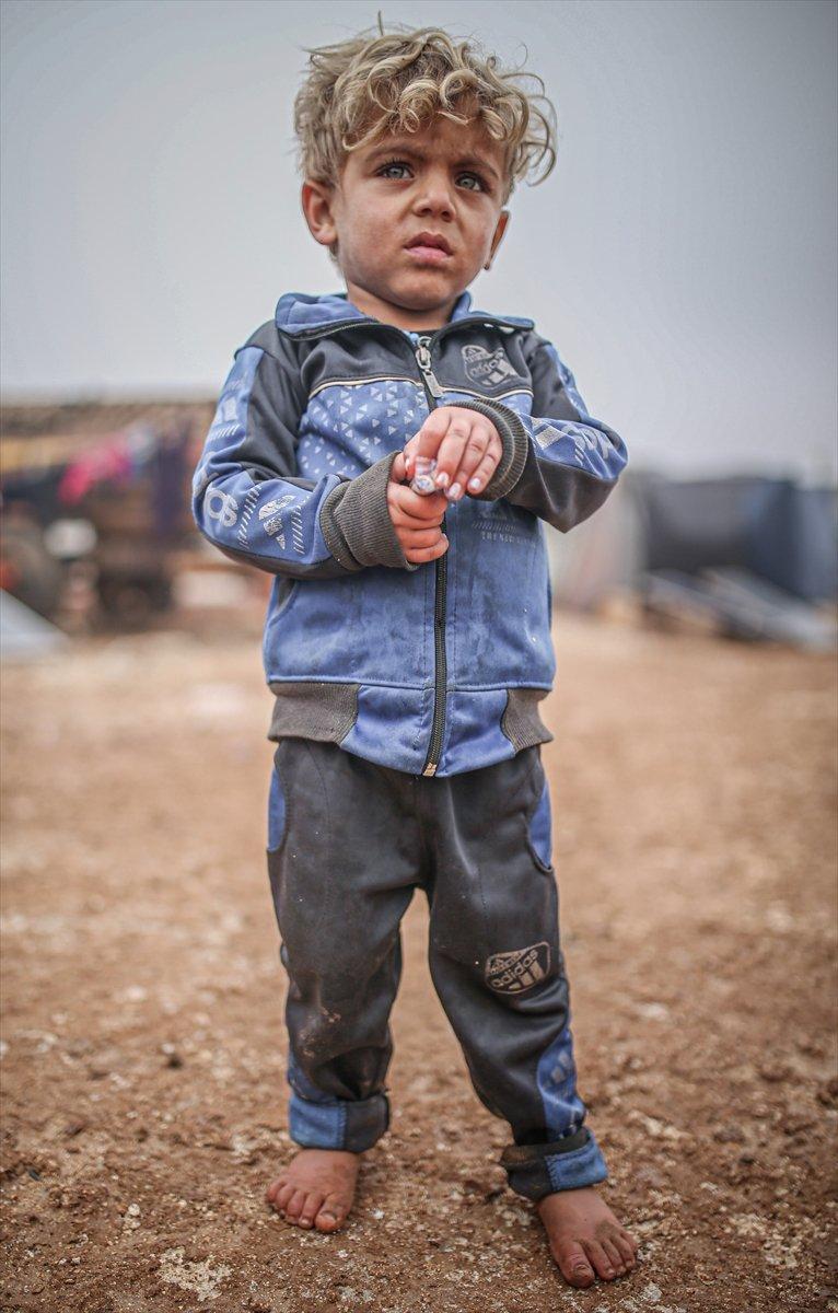Zorlu şartlarda yaşayan Suriyeli sığınmacılar görüntülendi