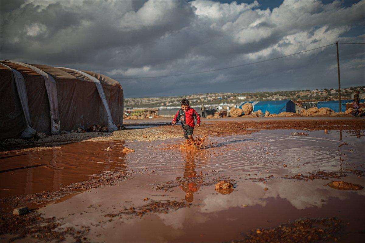 Zorlu şartlarda yaşayan Suriyeli sığınmacılar görüntülendi