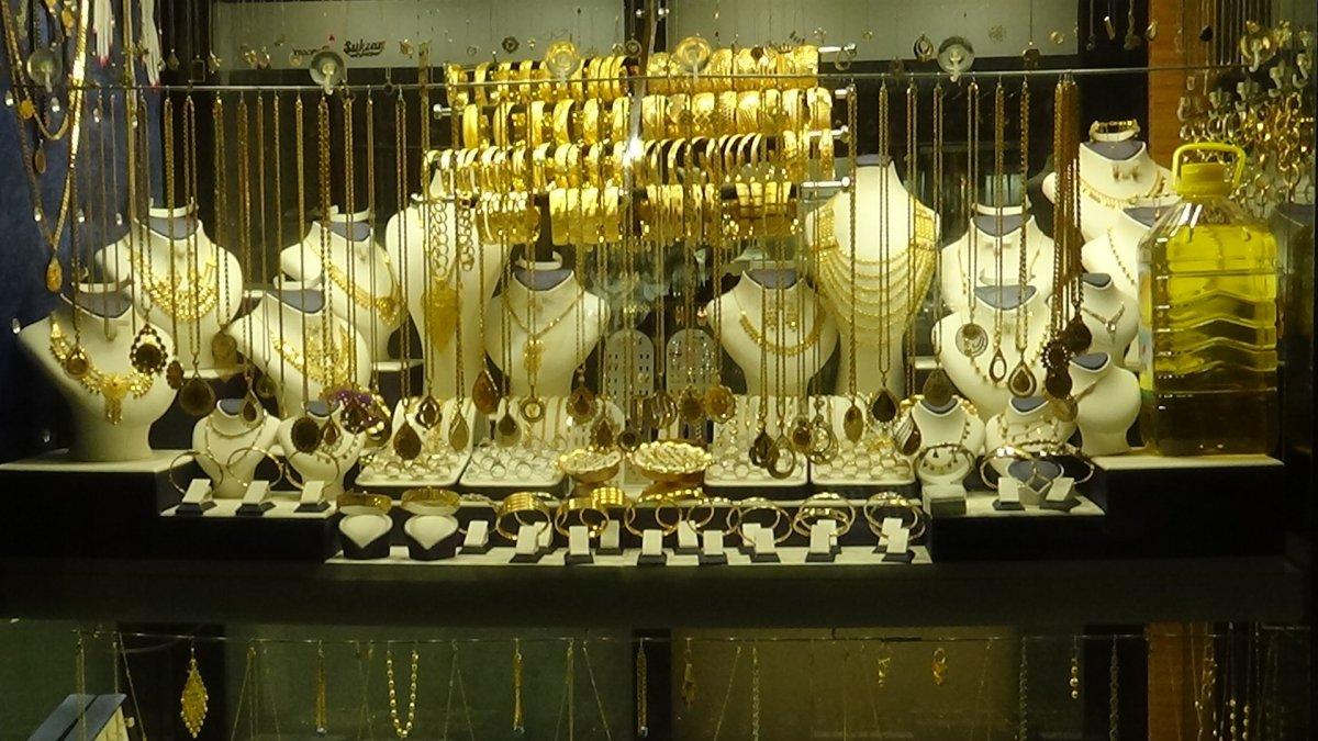 Diyarbakırlı kuyumcu yağ ile altını aynı vitrine koydu