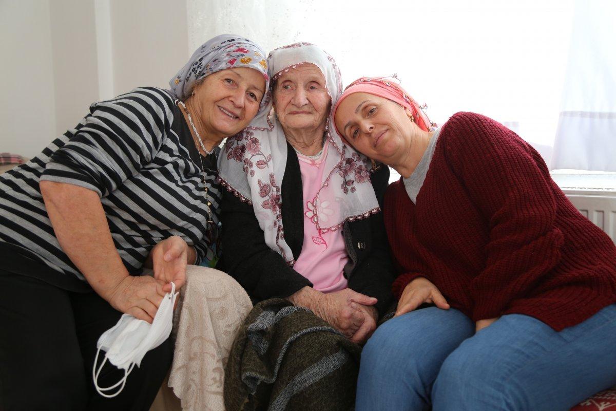 Artvin'de hastalanan annelerine tavukla moral veriyorlar