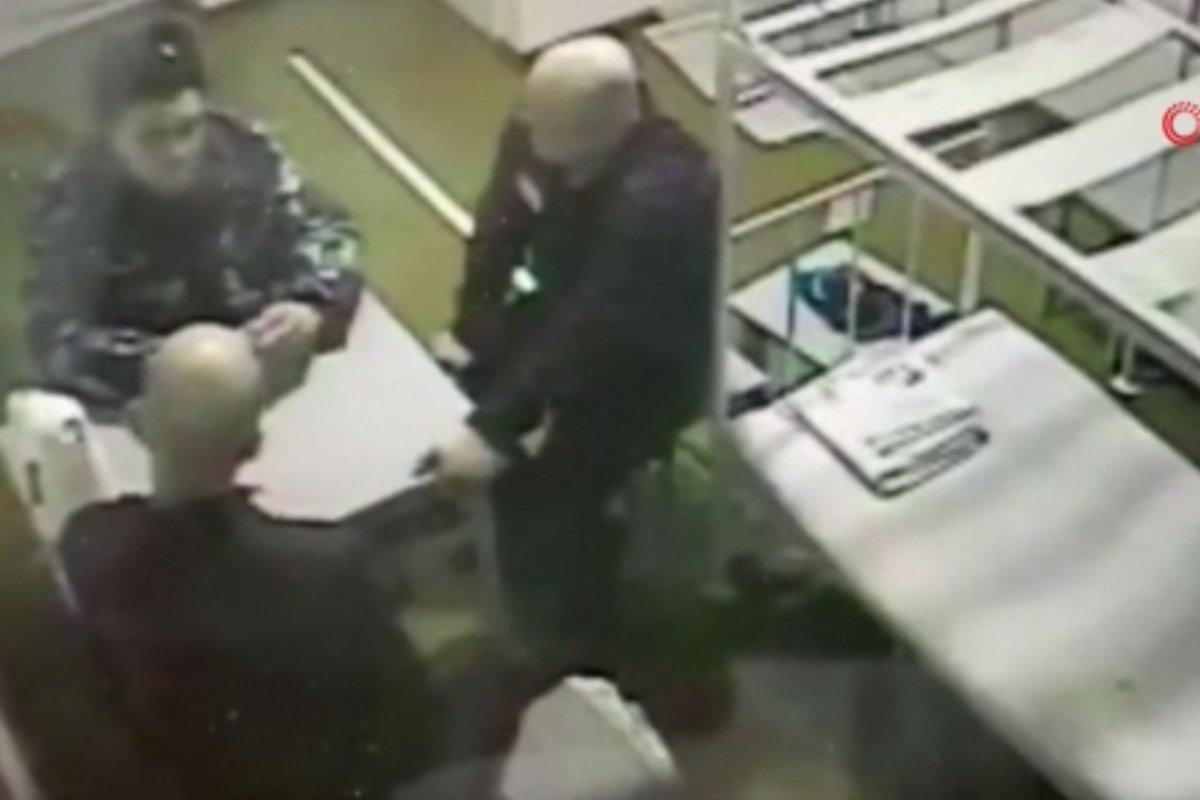 Rusya'da cezaevindeki mahkumlara işkence kamerada