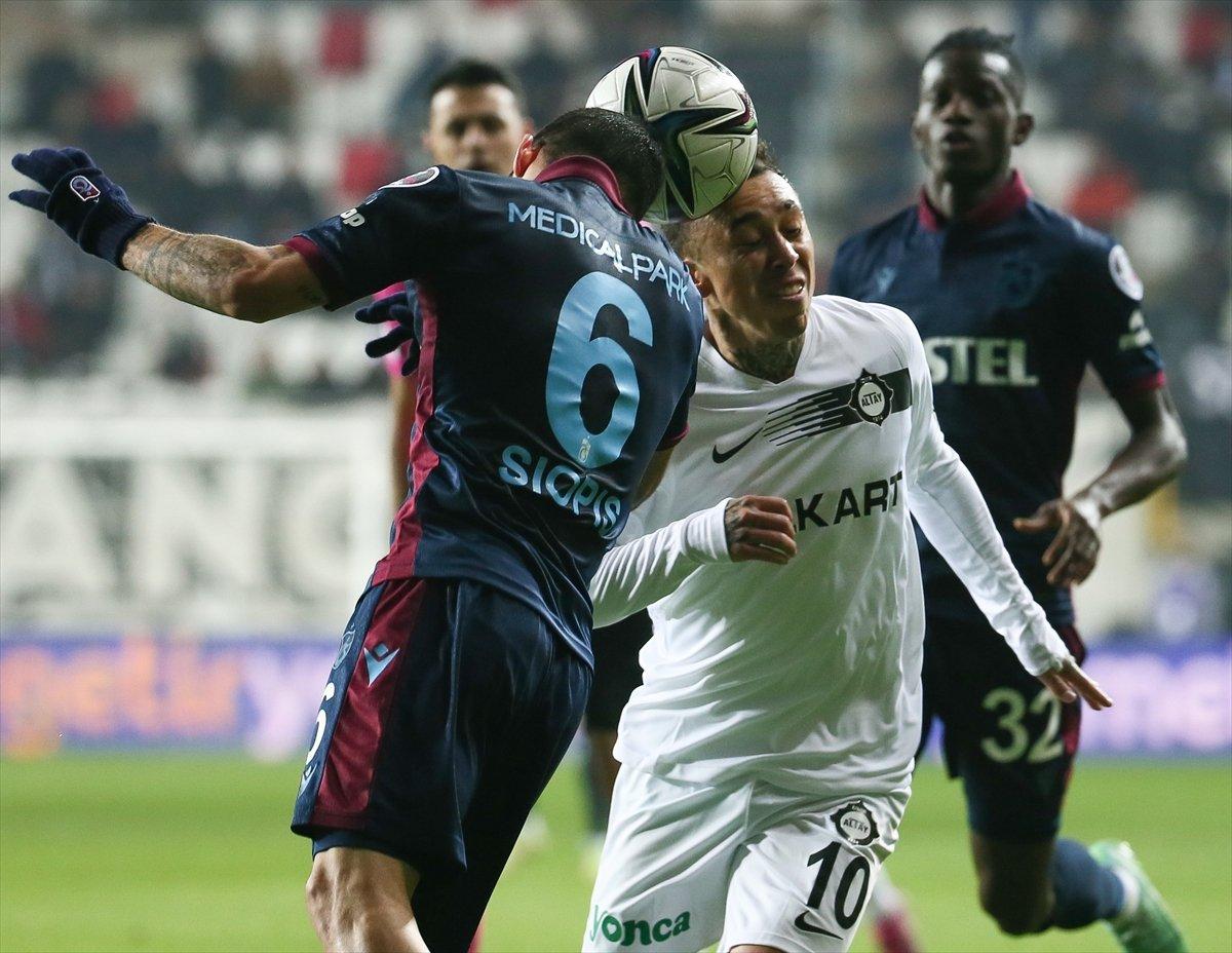 Trabzonspor, Altay'ı son dakikalarda gelen golle yendi