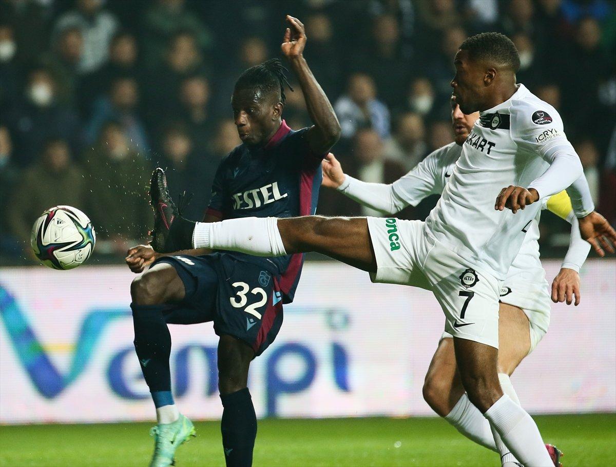 Trabzonspor, Altay'ı son dakikalarda gelen golle yendi