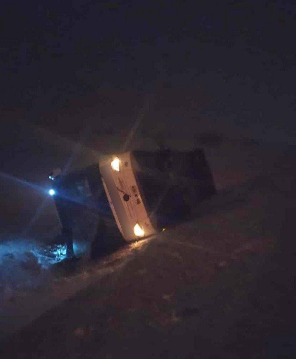 Bitlis’te iki otobüs devrildi: 35 yaralı