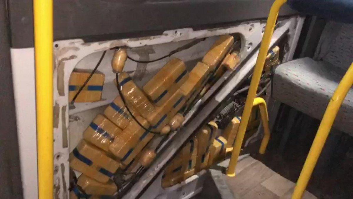 Kocaeli’de, minibüs kapısından 26 kilo 450 gram eroin çıktı