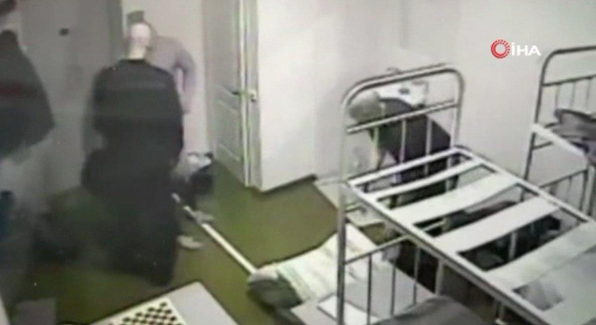 Rusya'da cezaevindeki mahkumlara işkence kamerada