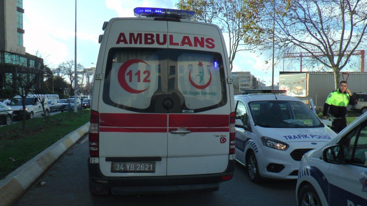 Tuzla'da ters yöne giren taksi ile otomobil çarpıştı