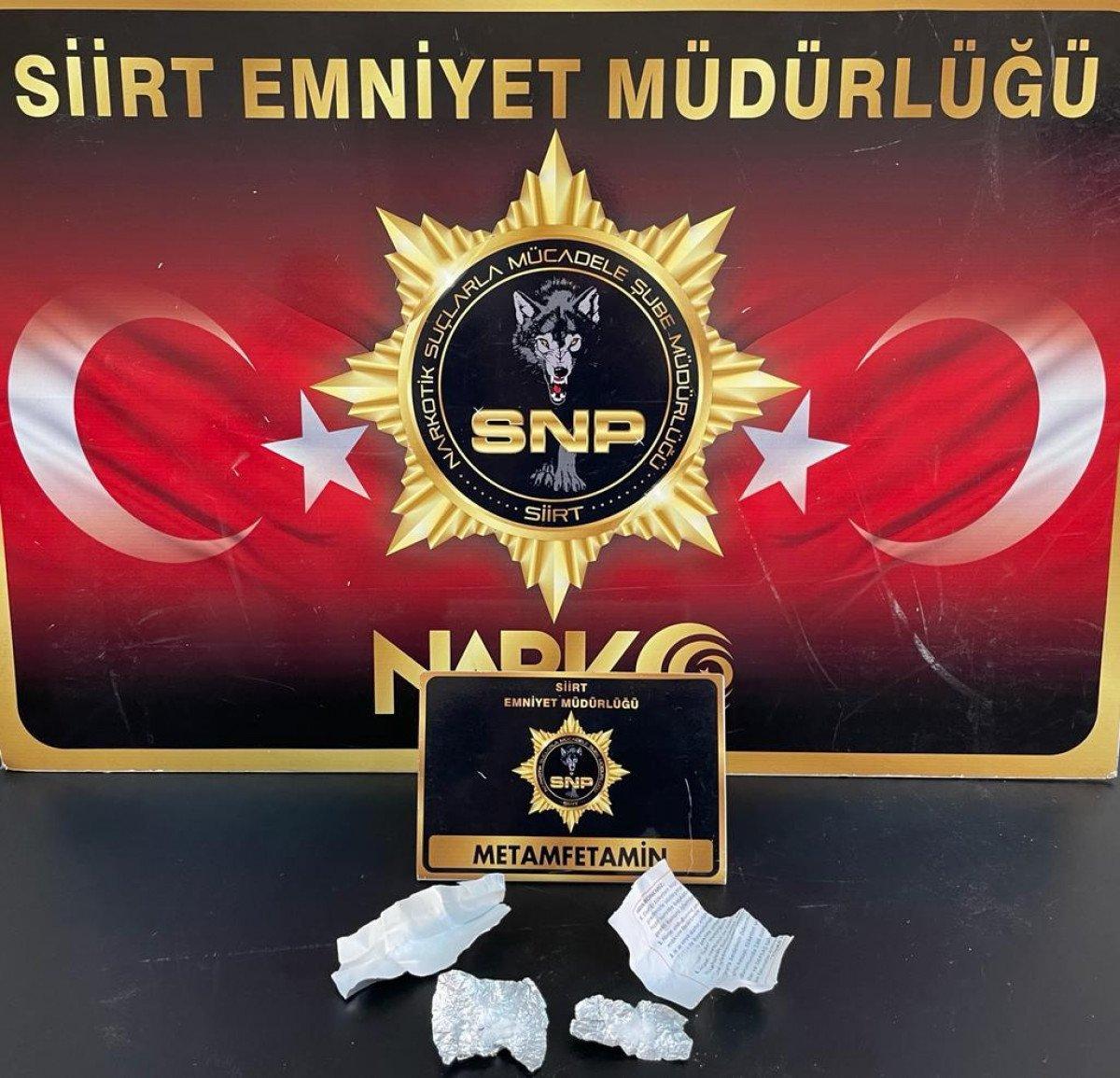 Siirt'te yolcunun üzerindeki korseden uyuşturucu çıktı