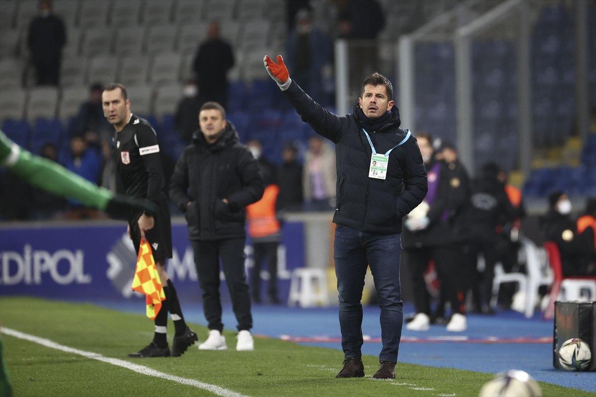 Emre Belözoğlu, Coşkun Özarı'yı geçti