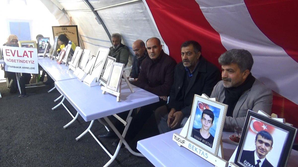 Evlat nöbetindeki anne: Kızımı polis kıyafeti giyen HDP’liler kaçırdı