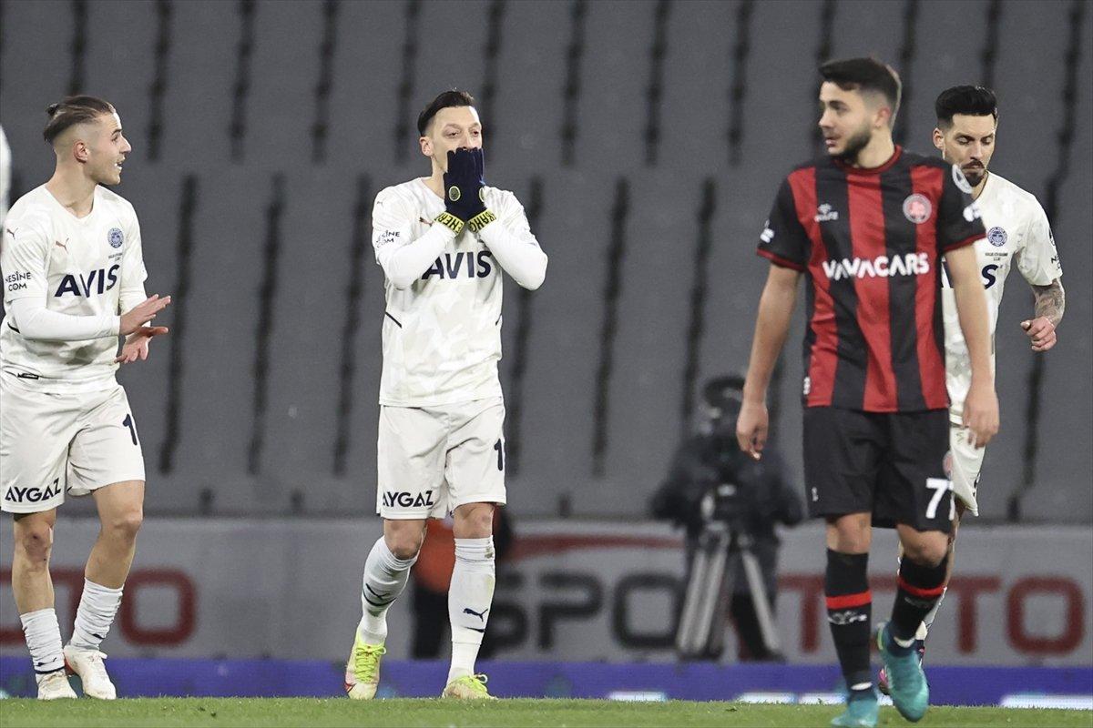 Fenerbahçe 9 kişi kalan Karagümrük ile yenişemedi