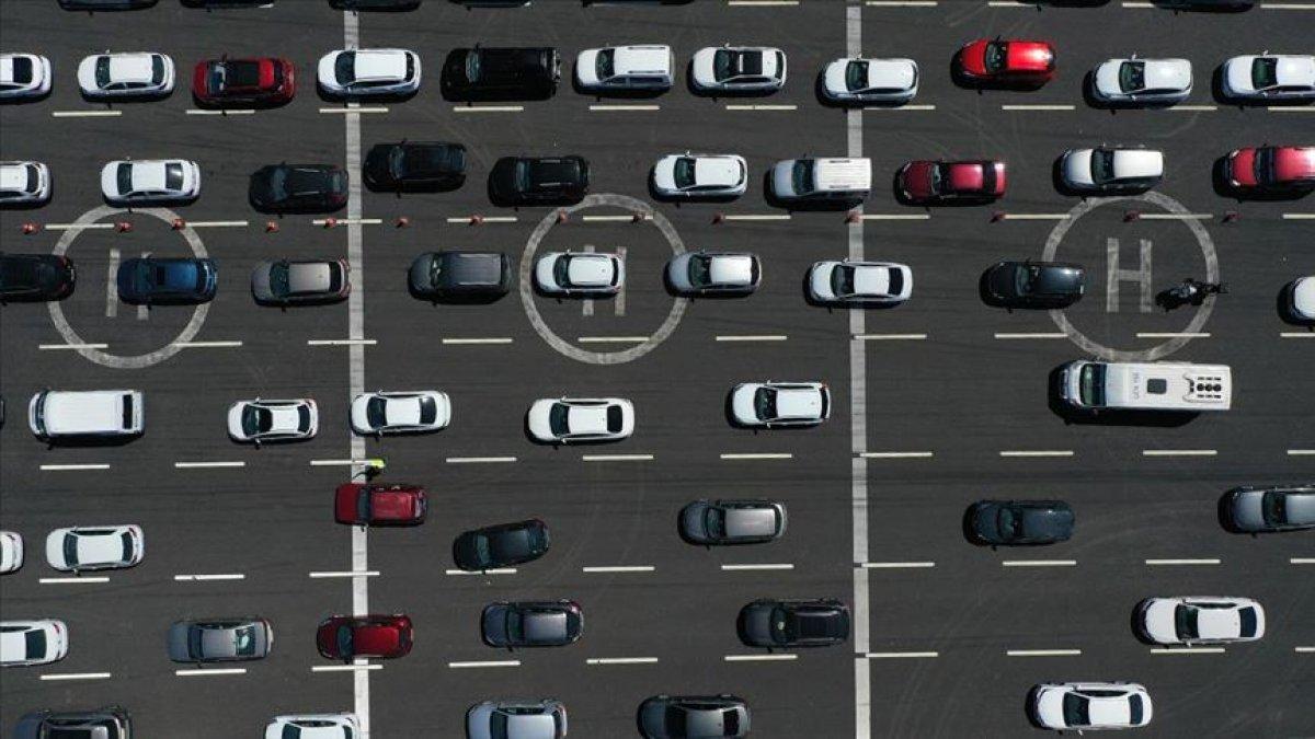 İzmir'de trafiğe kayıtlı araç sayısı arttı