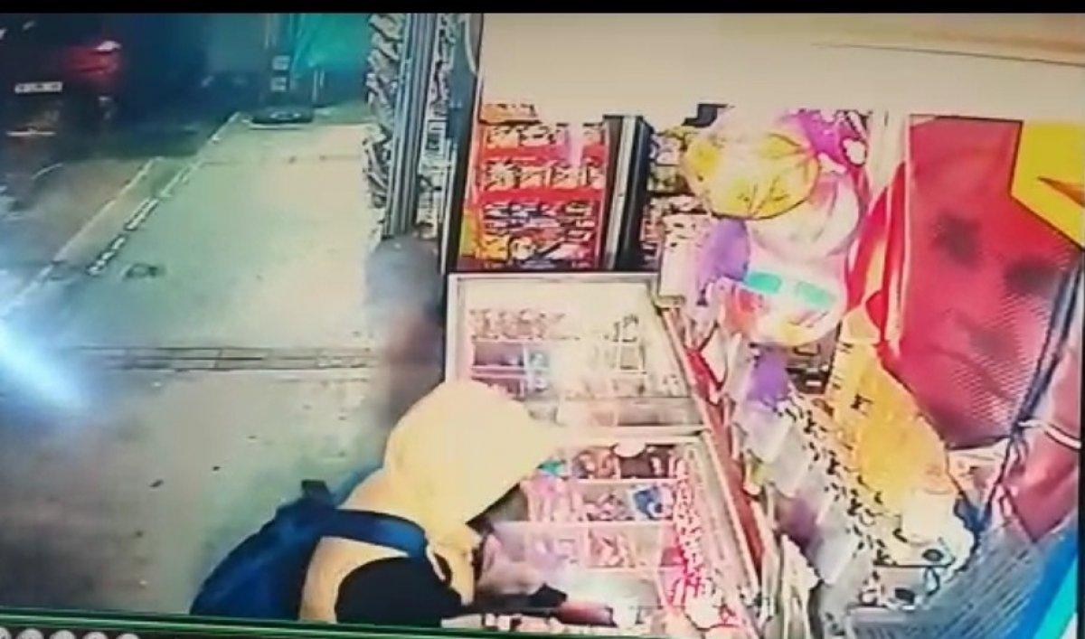 Bursa'da dondurma çalan gencin fotoğrafını çıkarıp rafa astı