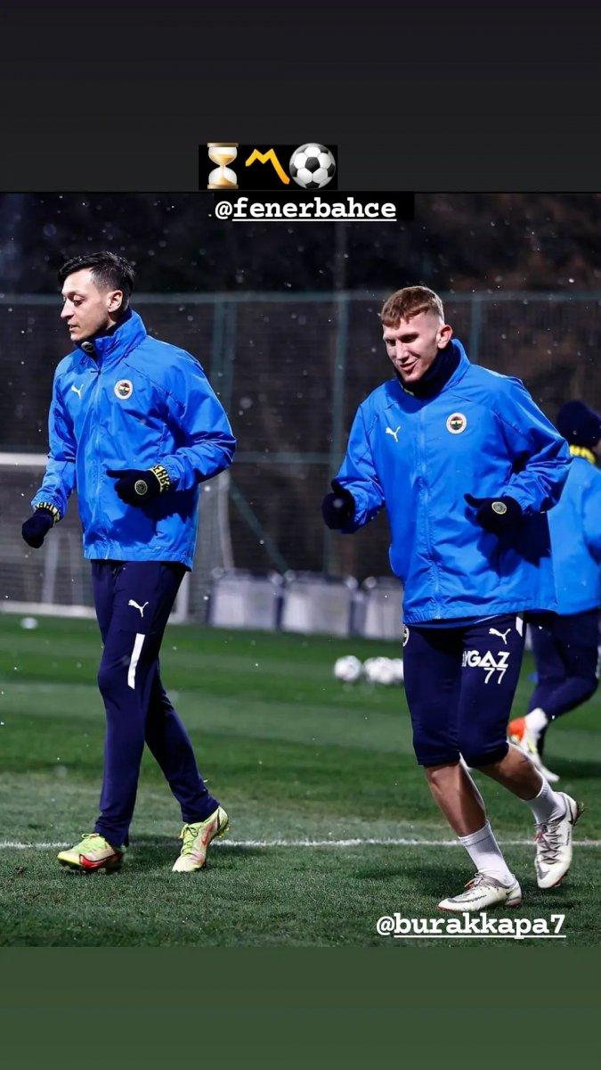 Mesut Özil'den Burak Kapacak paylaşımı