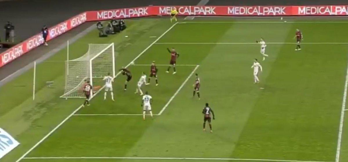 Fatih Karagümrük 1 dakikada 2 kırmızı kart gördü