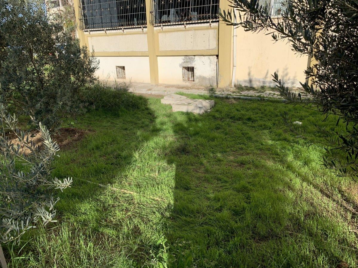 Adana'da balkondan düşen küçük kız ağır yaralandı