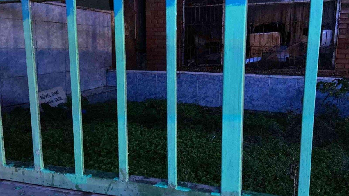 Bursa'da 600 yıllık türbenin bitişiğindeki evde yangın çıktı