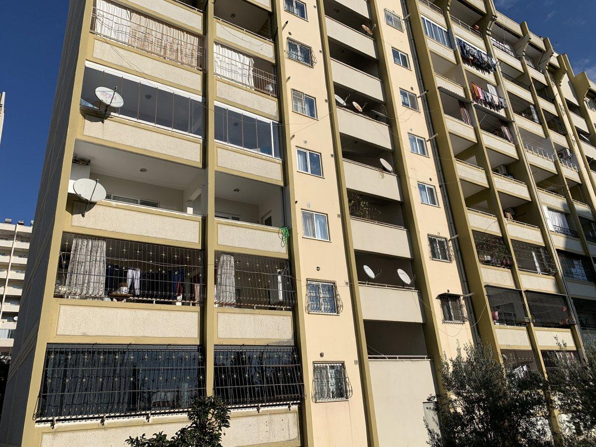 Adana'da balkondan düşen küçük kız ağır yaralandı