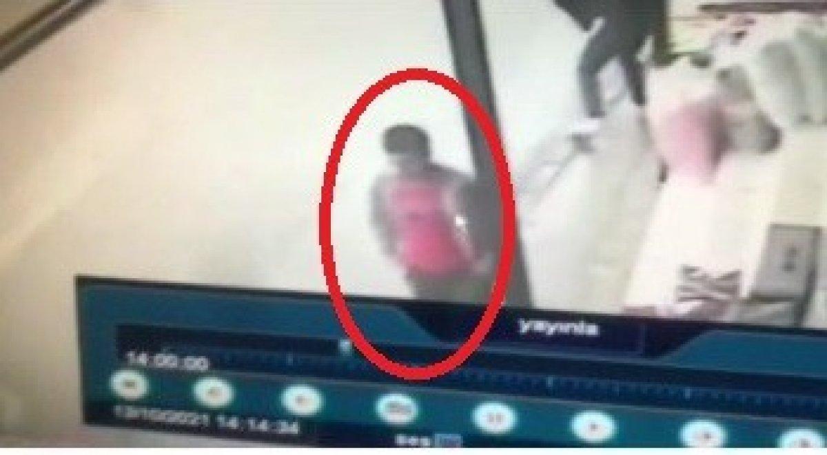 Bursa'da yolda yürüyen kadının burnunu kırdı