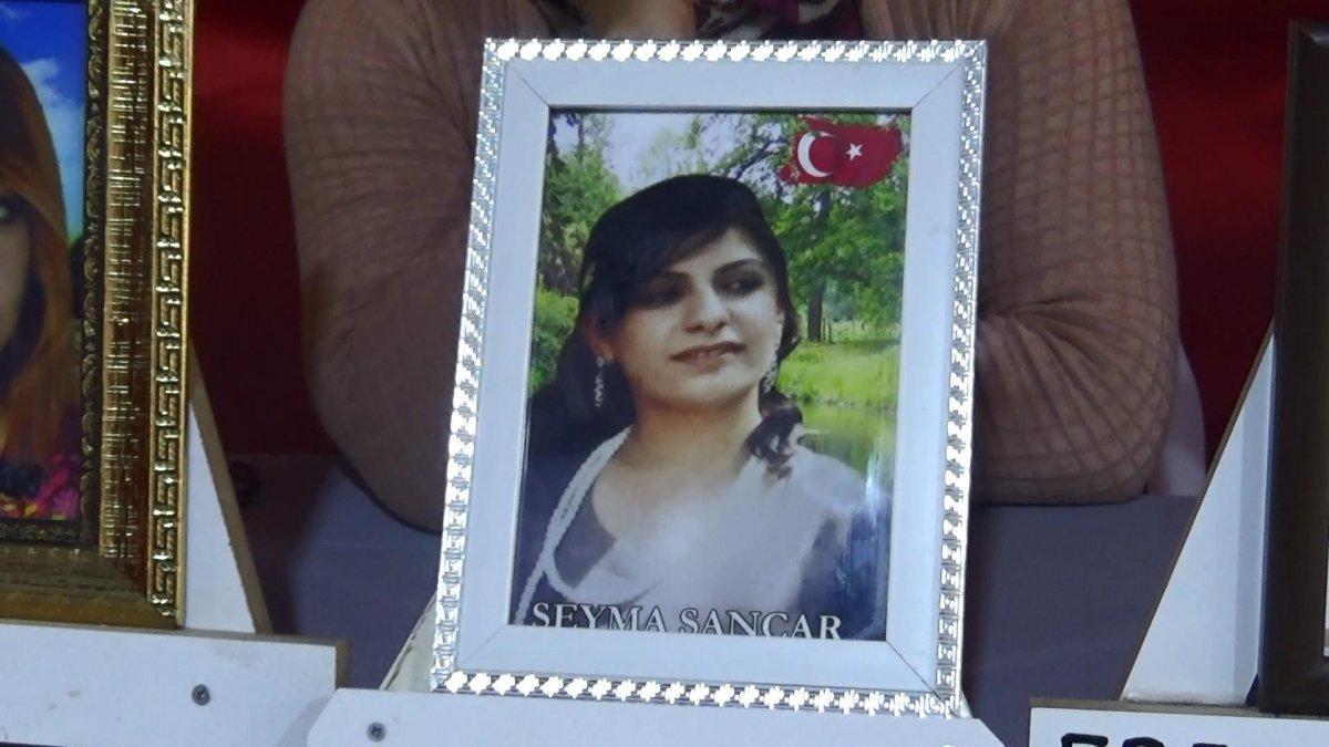 Evlat nöbetindeki anne: Kızımı polis kıyafeti giyen HDP’liler kaçırdı